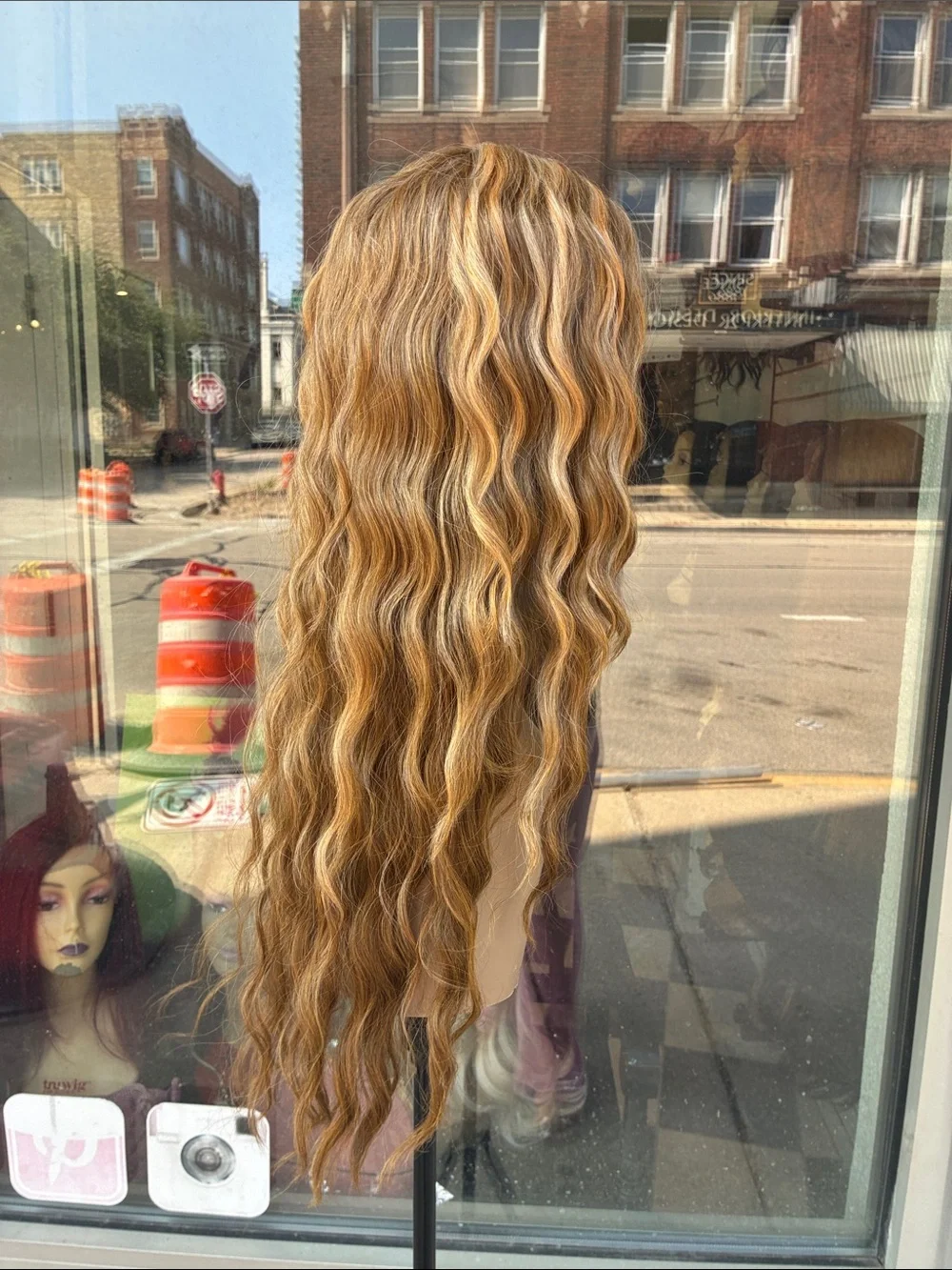Long Wavy Wig - Honey Blonde